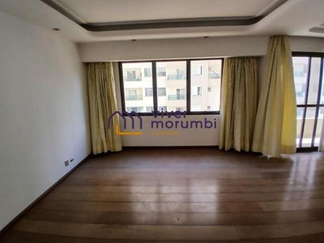 Espaçoso apartamento com 3 suites e 3 vagas em rua arborizada!