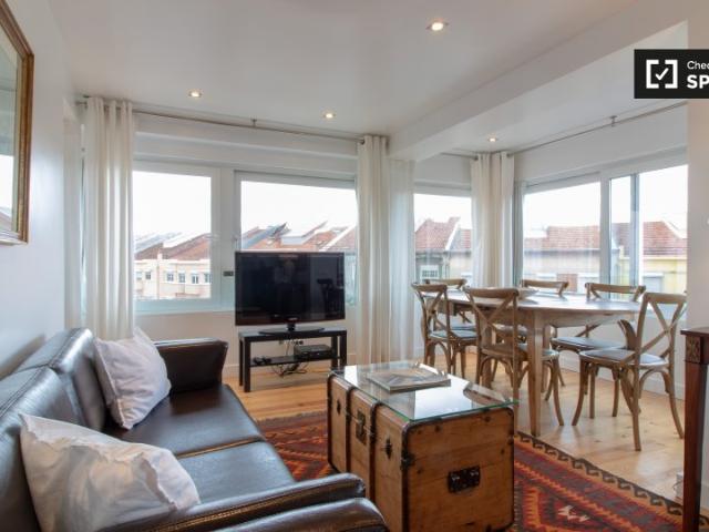Espaçoso apartamento de 4 quartos para alugar em Lisboa