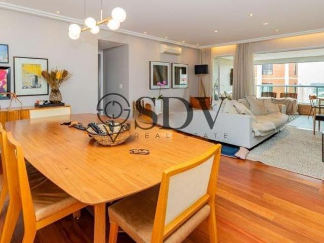 Espaçoso Apartamento de 3 Suítes com 3 Vagas no Campo Belo
