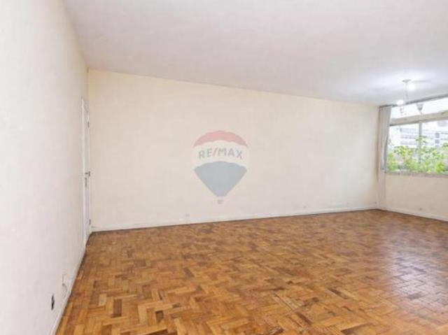 Espaçoso Apto no Centro de Curitiba!