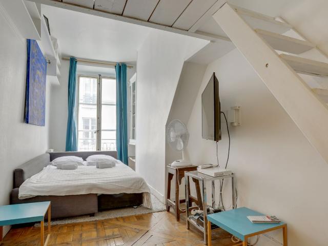 Espace Intime Near Métro Odéon Paris, Paris Amsterdam Apartments for Rent