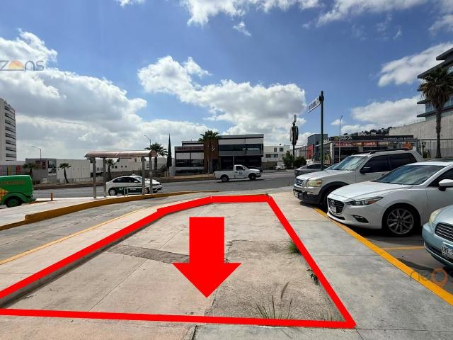 Espacio Comercial Versatil con Alta Visibilidad 35 m2 Foodtrucks en Plaza Chapultepec SLP