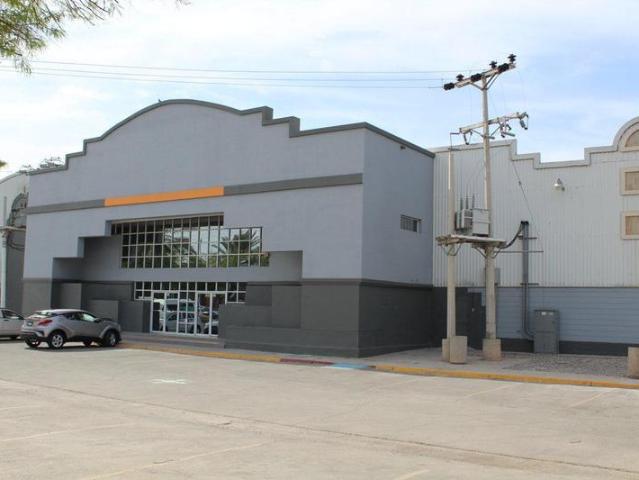 Espacio Industrial Disponible 12,610 SF