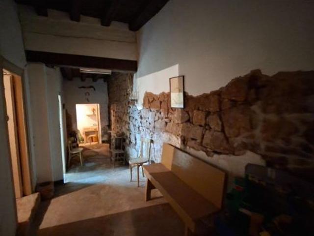 Espacio, jardín y potencial: una casa única en El Royo