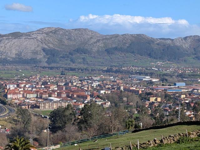 Espacio, luz natural y ubicación inmejorable en Los Corrales