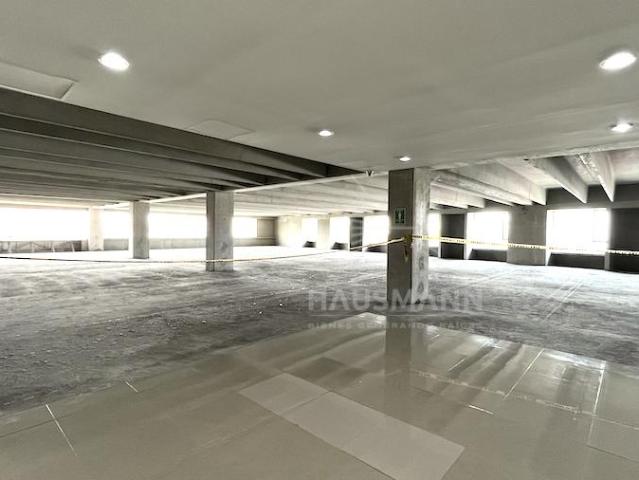 Espacio para oficina en obra gris. Excelente ubicaci?n