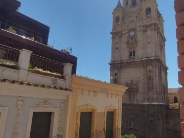 ESPACIO PARA NEGOCIO EN TRAPERIA, JUNTO A LA CATEDRAL