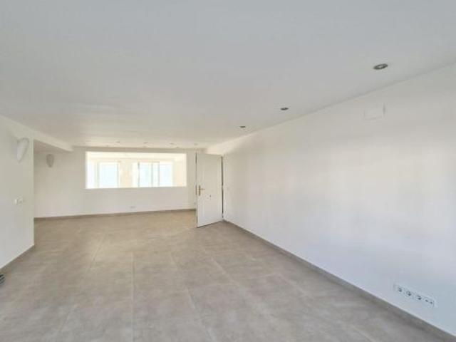 Espacioso chalet pareado reformado en Albir