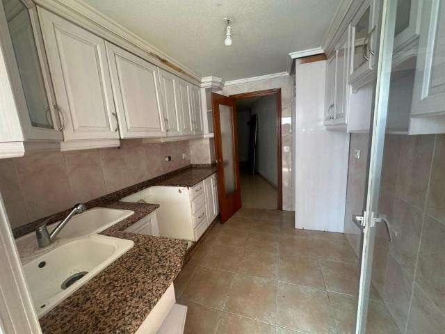 ✨ ¡Espacioso piso de 134 m2 en pleno centro de Monóvar!
