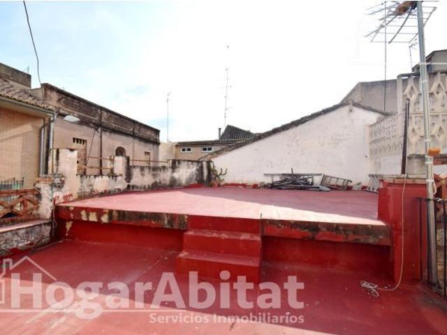 ESPACIOSA CASA CON MUCHAS POSIBILIDADES CERCA DEL METRO