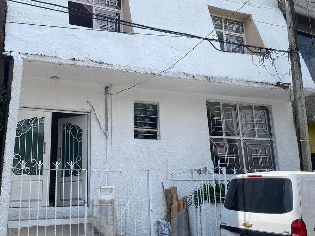 ESPACIOSA CASA EN VENTA EN COLONIA LOS CUARTOS II, NAUCALPAN, MEXICO