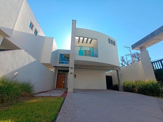 Espaciosa casa en Privada Villa Contessa