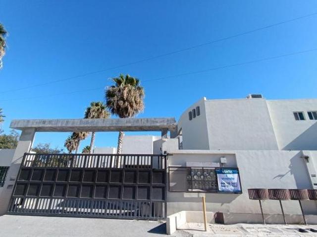 Espaciosa casa en Privada Villa Contessa