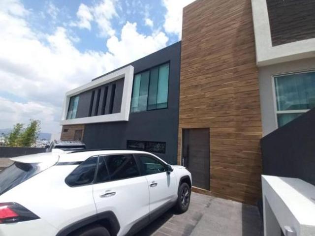 Espaciosa Residencia Residencial Ideal para Familias Grandes con Alberca Privada en altozano Morelia