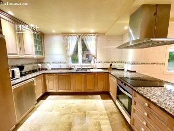 Espaciosa Villa con pista de tenis y piscina privada