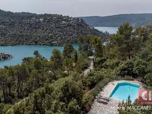 Esparron de Verdon 04800 Achat / Vente maison 5 pièces t5 au dernier étage piscine