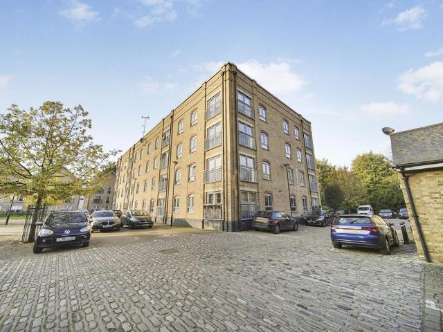 Esparto Way Dartford DA4 2 bed flat to rent £1,600 pcm £369 pw