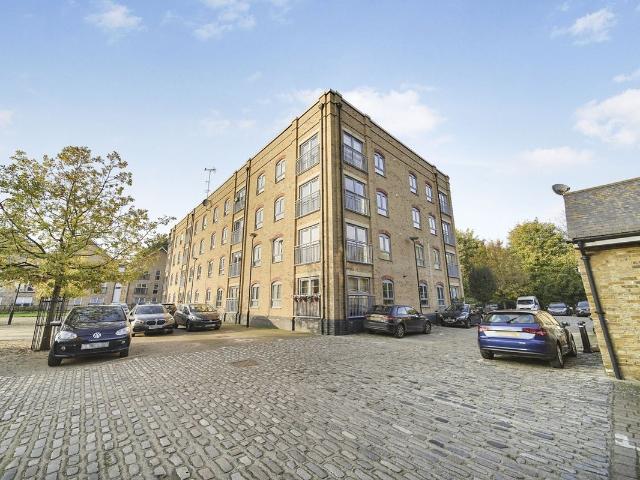 Esparto Way, South Darenth, Dartford DA4, 2 bed flat to rent, £1,600 pcm | PrimeLocation