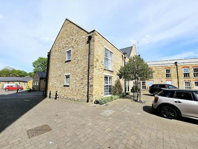 Esparto Way, South Darenth, Dartford DA4, 2 bed flat to rent, £1,300 pcm | PrimeLocation