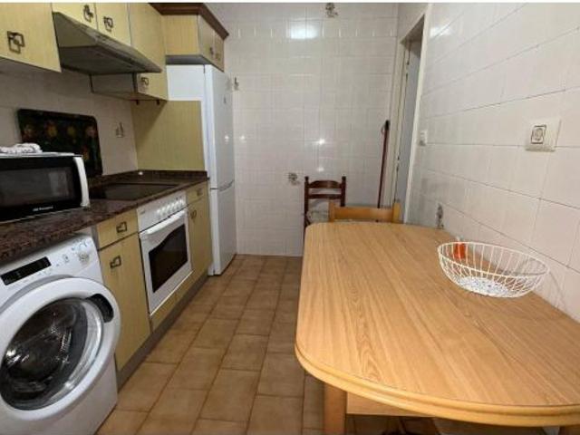 Especial Estudiantes en Rua Nova. Se alquila piso por habitaciones o completo