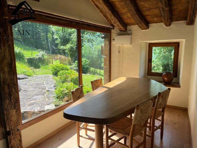 ESPECTACULAR COMPLEJO RÚSTICO: 6 CABAÑAS PASIEGAS, UNA YA REHABILITADA, EN UNA FINCA DE 3,8 HECTÁREAS