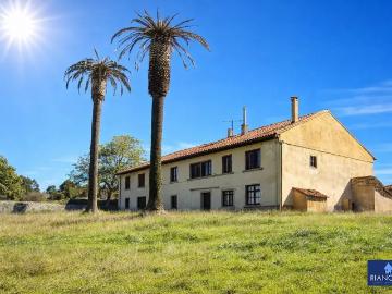 Espectacular conjunto arquitectónico típico Asturiano para reformar en venta en Candás