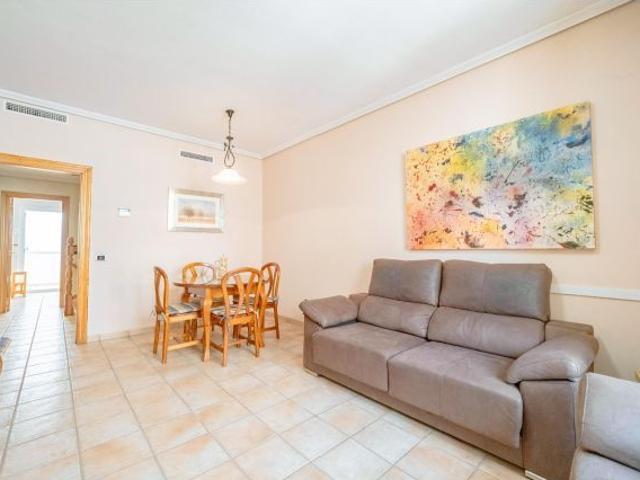 Espectacular Casa Unifamiliar de 176 m2 con Garaje, Patio y Terraza Solárium en C/ Teniente Monzonís