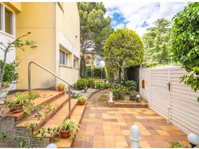 Espectacular casa unifamiliar en Urb. El Pinar Reus — lista para entrar a vivir