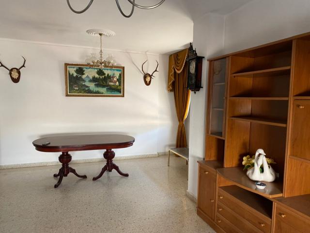 ESPECTACULAR CASA UNIFAMILIAR SITUADA EN PLENO CENTRO DEL PUEBLO CON 2 PLANTAS Y COCHERAS INCLUIDAS