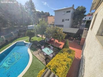 Espectacular casa y jardi com piscina. Con distribucion ideal para dos familas