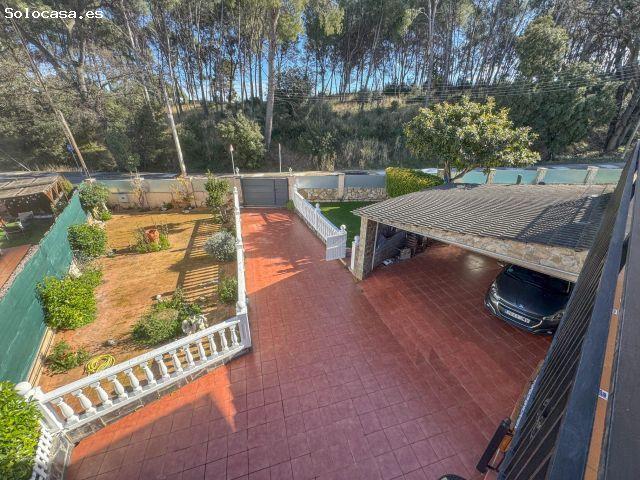 Espectacular casa y jardi com piscina. Con distribucion ideal para dos familas