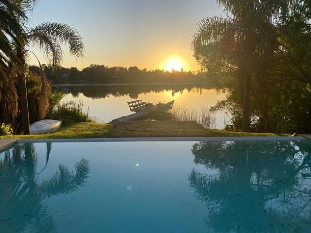 ESPECTACULAR CASA AL LAGO EN ALQUILER