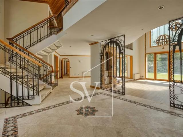 Espectacular casa, Amplia, 615 m2 construidos en 2000m2 | 5 dormitorios por 49000.00 en Lo Barnechea