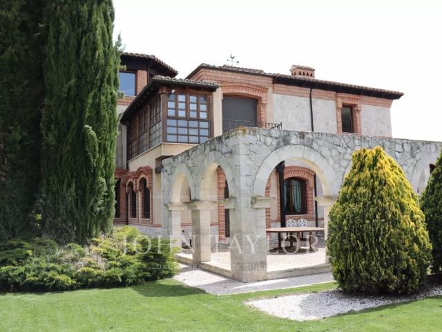 ESPECTACULAR CASA CASTELLANA EN VALLADOLID