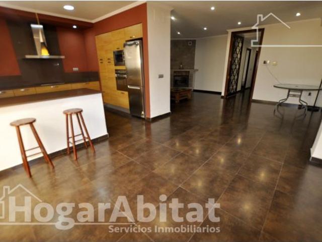 ESPECTACULAR CASA CON DOS TERRAZAS Y GRAN GARAJE