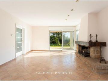 ESPECTACULAR CASA CON JARDÍN PRIVADO EN BELLATERRA
