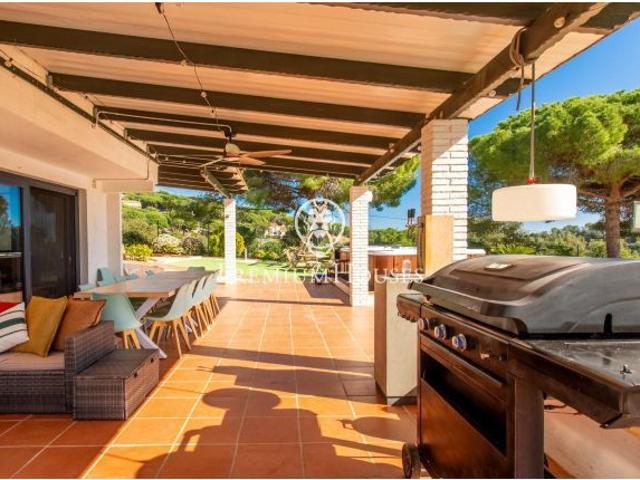 Espectacular casa con licencia turística en Arenys de Munt, con vistas panorámicas al mar y la monta