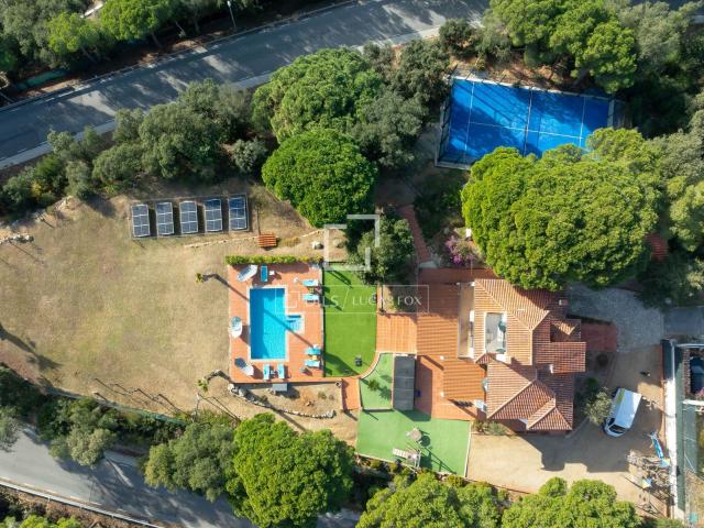 Lucas Fox presenta esta espectacular casa con licencia turís. 346m² Arenys de Munt