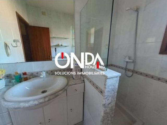 ESPECTACULAR CASA CON TRES PISOS EN ISONA