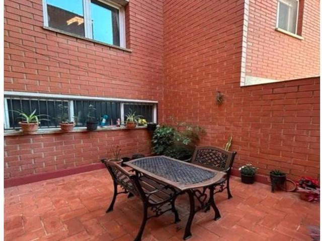 ESPECTACULAR CASA DE 200 M2 CON TERRAZA DE 40 M2 Y GARAJE PARA 2 COCHES EN EL CENTRO DE SANTA PERPÈT