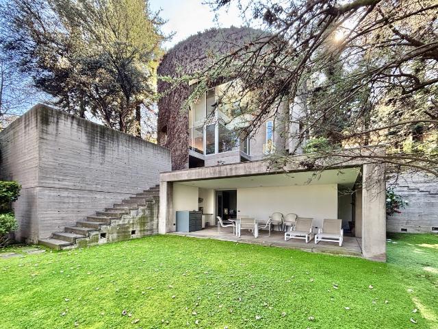 ESPECTACULAR CASA DE DISEÑO EXCLUSIVO CON PRECIOSO JARDÍN