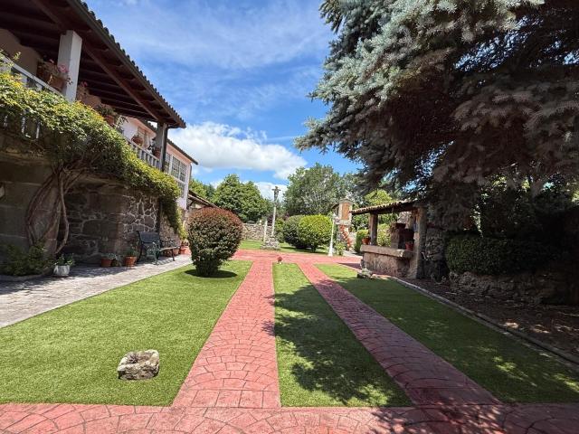 ESPECTACULAR CASA DE PIEDRA CON PISCINA Y JARDIN EN SAN AMARO
