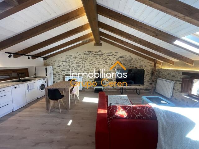 Espectacular casa de piedra en la aldea de posadas e Ezcaray de tres plantas rehabilitada con esmero