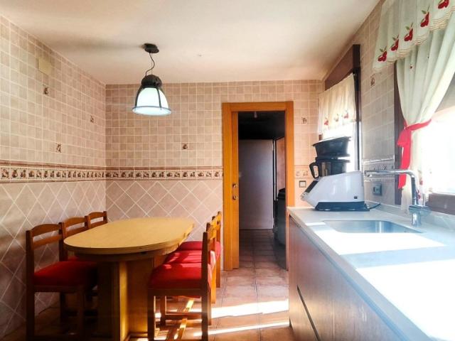 Espectacular Casa de Piedra Reformada de Lujo | 6 Hab, Suelo Radiante y Patio en León