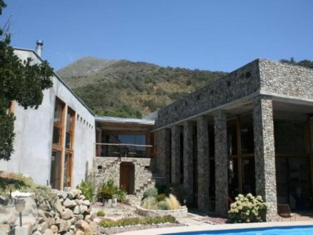 Espectacular Casa diseño exclusivo en Condominio Parque Cantillana Aculeo, Paine. 5 dormitorios por 14651.00 en Paine