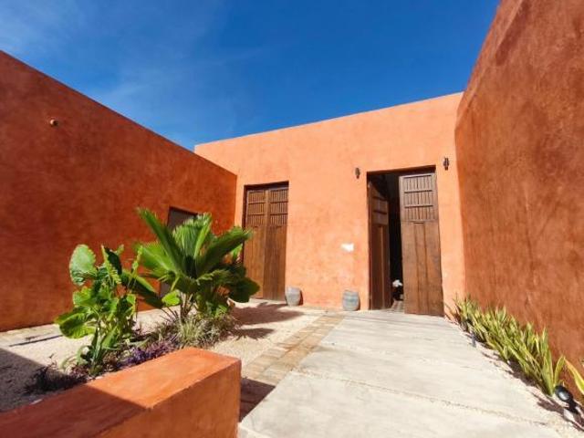 ESPECTACULAR CASA EN VENTA AMUEBLADA EQUIPADA MERIDA CENTRO AVC 2782