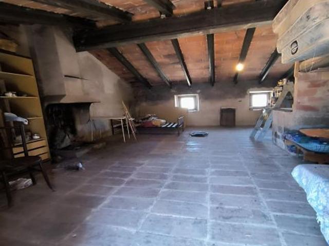 Espectacular Casa en Venta con Amplios Espacios, Terraza y Acogedora Buhardilla