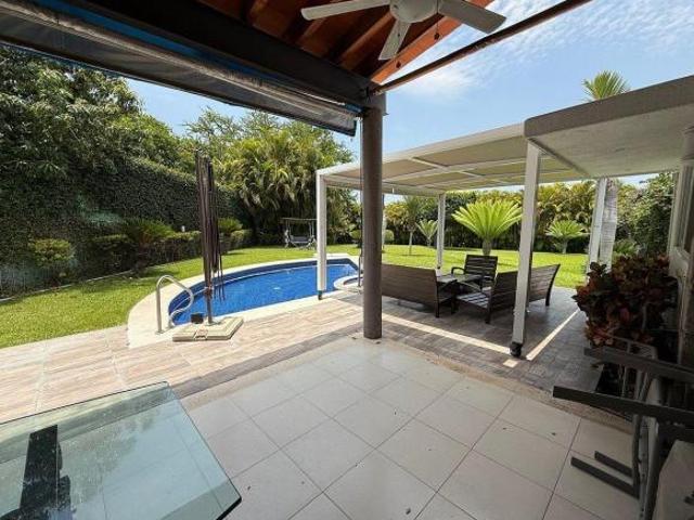 Espectacular casa en venta en exclusivo fraccionamiento junto a Club Santa Fe