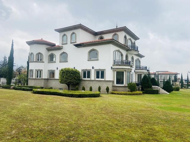 ESPECTACULAR CASA EN VENTA EN INTERLOMAS EN CERRADA CON VIGILANCIA