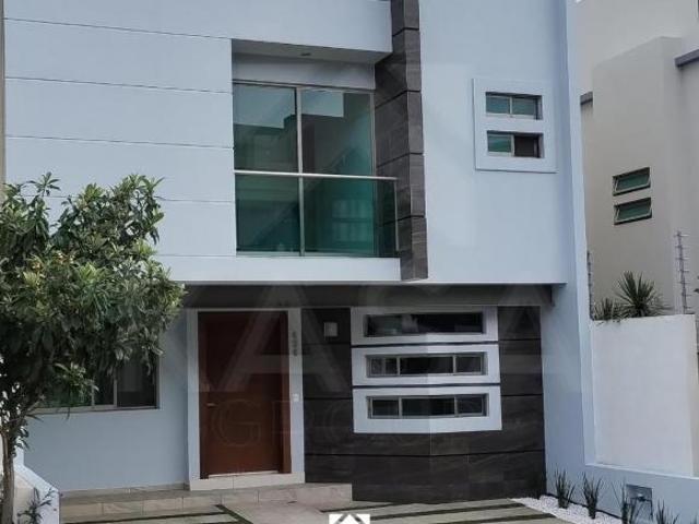 ¡ESPECTACULAR CASA EN VENTA EN LOS ALMENDROS RESIDENCIAL!